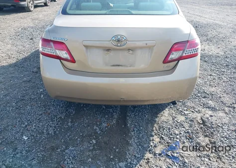 2011 Toyota Camry Le z USA, uszkodzony, nr VIN 4T1BF3EK0BU735118